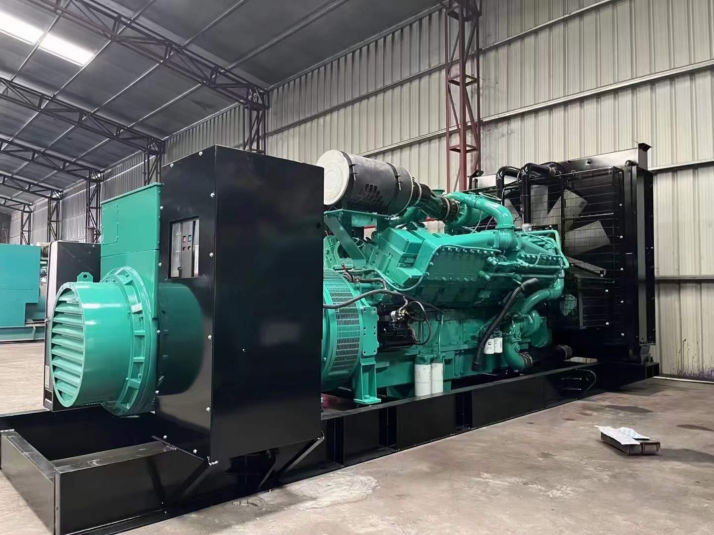 新田如何降低 800kW 柴油发电机输出电流的波动？